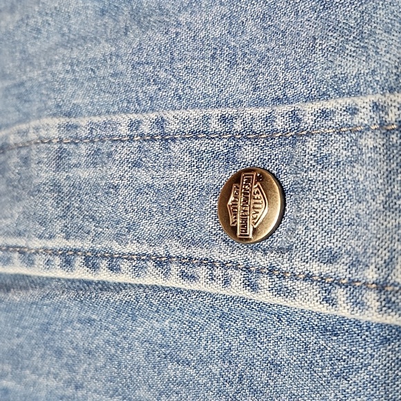 HARLEY DAVIDSON EMBROIDERED SILVER RAW-EDGE TRIBAL LOGO SNAP-BUTTON DENIM SHIRT - Picture 5 of 16